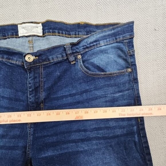 Free Planet Jeans NYC to Malibu Men's Size 44x30 Dark Wash Straight Leg Stretch - Picture 4 of 15